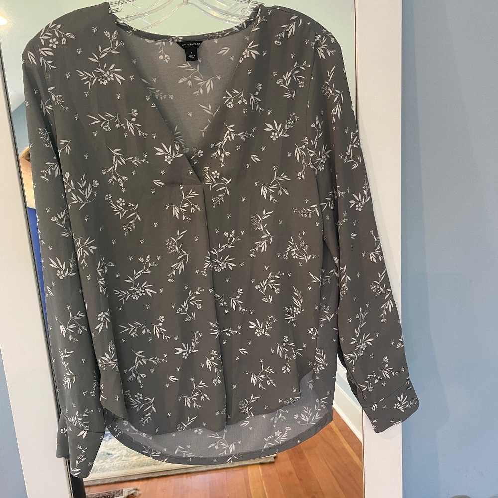 Long sleeved V-neck blouse